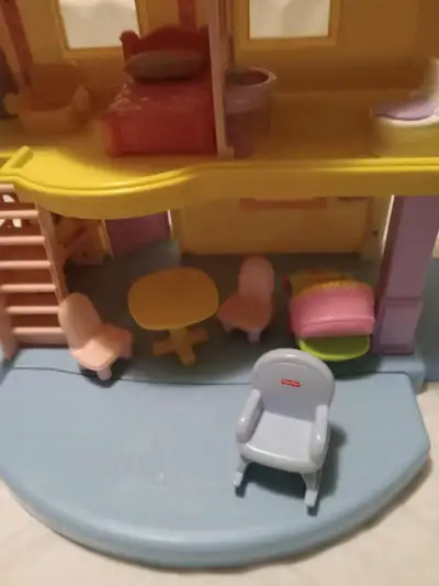 Maison Little People et meubles Sur Gauthier Ouest à Alma Pas de livraison possible