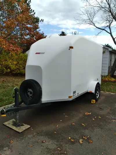 Like new condition and Canadian-made. Light weight fiberglass enclosed cargo trailer. 5’W x12’L Curb...