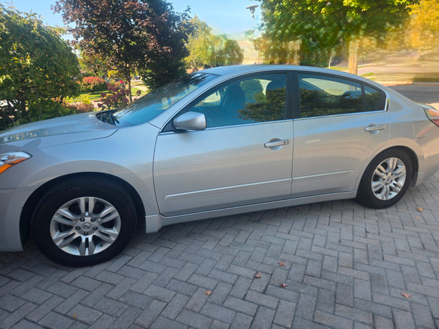 2011 Nissan Altima 2.5 S Special Edition Sedan – Silver in Cars & Trucks in London - Image 4