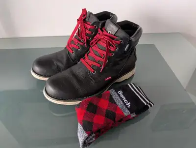 Men's Levis Black Boots, With New Free Bench Socks, View more