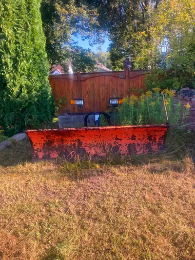 7 1/2 foot plow with self contained hydraulic $2200 or make me an offer