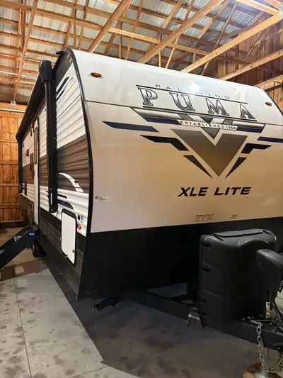 Like new condition, very little use, one slide out, sleeps 6, everything works, always stored indoor...