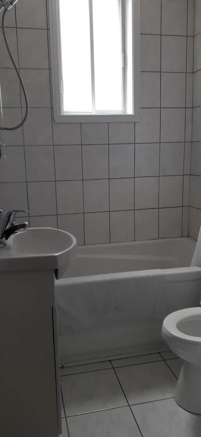 2 ½, ROSEMONT, Poêle, Frigo et Eau chaude incl. Novem ou Décem | Long ...