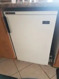 UPRIGHT FREEZER