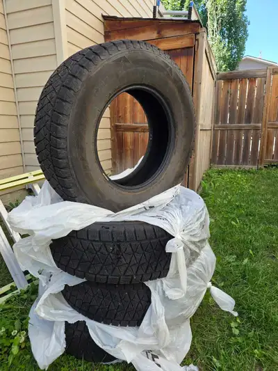 These set of four Bridgestone 265/70R17 winter tires are in good, pre-owned condition and ready to h...