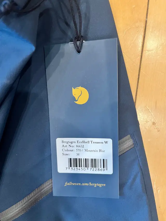 Fjallraven women’s rain pants in Women's - Bottoms in Calgary - Image 3