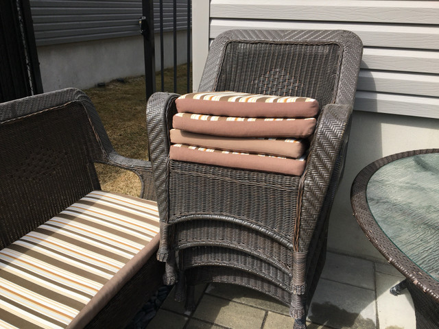 WICKER PATIO SET 6 PIECES MUST GO NEGOCIABLE 500$ dans Mobilier pour terrasse et jardin  à Laval/Rive Nord - Image 3