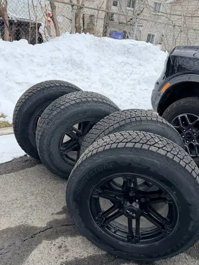 Excellent set de 4 Bridgestone Blizzak DM-V2 255/70R17 studless winter tires monté sur black RTX Off...