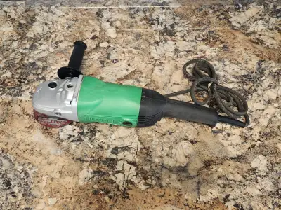 For Sale The Hitachi G18SS is a 7-inch angle grinder featuring a powerful 15-amp motor, durable cons...