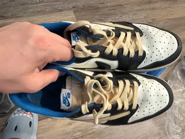 Jordan 1 Retro Low OG SP Fragment x Travis Scott in Men's Shoes in City of Toronto - Image 3