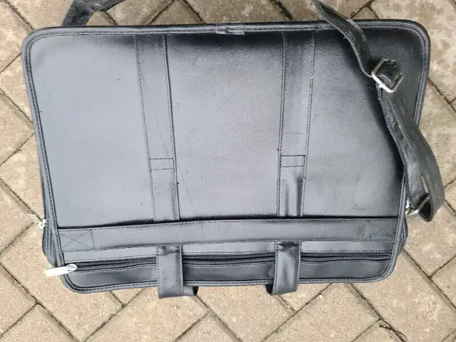 Laptop case IBM leather in Laptop Accessories in Ottawa - Image 3