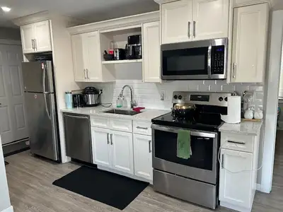 Beautiful 2-Bedroom Rental in Windsor!