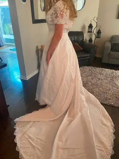 Stunning wedding dress for sale, View more