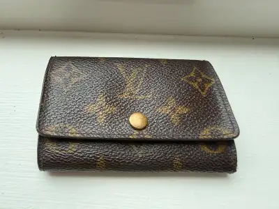 Louis Vuitton Monogram 6 Key Holder M62630, View more
