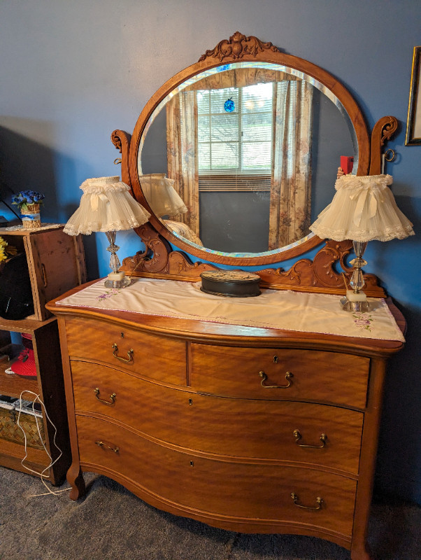 Antique dresser with mirror in Dressers & Wardrobes in Trenton