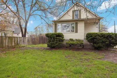 Sarnia North End For Rent or lease to own this 1 1/2 story home.