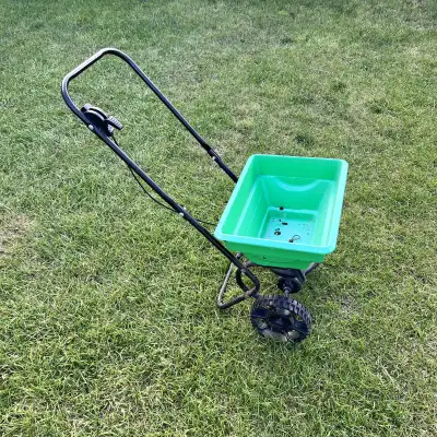 I'm selling a used Scotts Turf Builder EdgeGuard Mini Broadcast Spreader, perfect for efficiently sp...