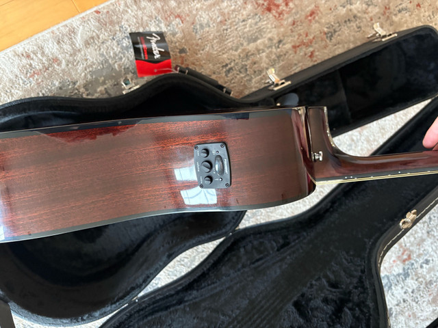 electric acoustic guitar (fender) in Guitars in Moncton - Image 3