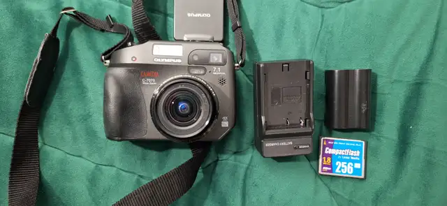 Olympus C-7070 Wide Zoom + charger + battery + memory card632348327486751227
