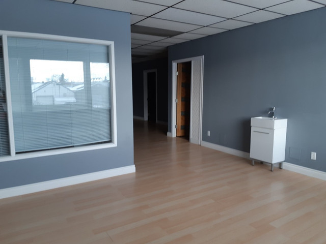 Nice and clean office for lease in Spruce Grove Alberta in Real Estate Services in St. Albert - Image 2