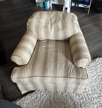Soft and comfortable, this Ethan Allen swivel rocking armchair measures 36 " x 36 " x 32 " and is cl...