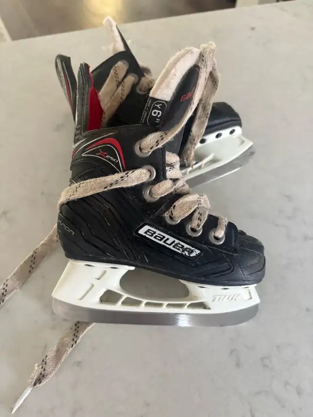 tiny youth size 6 hockey skates  in Skates & Blades in Guelph - Image 4
