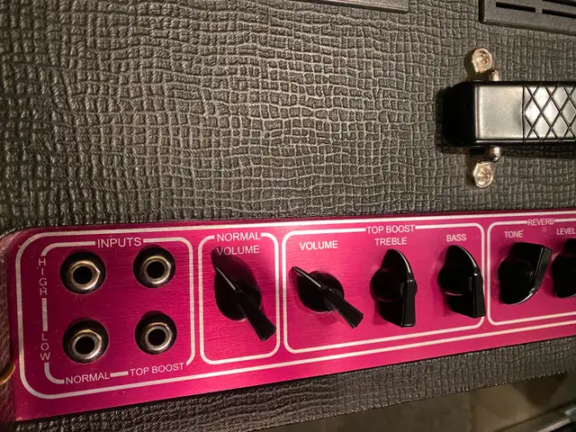 Vox AC 30 C2x / All Tube Guitar Amp in Amps & Pedals in Kitchener / Waterloo - Image 3