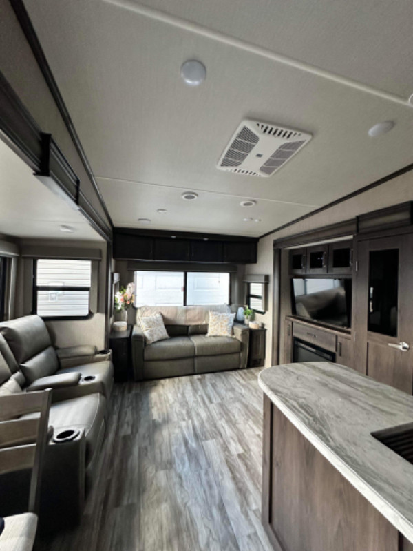 2023 GRAND DESIGN REFLECTION 5TH WHEEL in Travel Trailers & Campers in Petawawa - Image 3