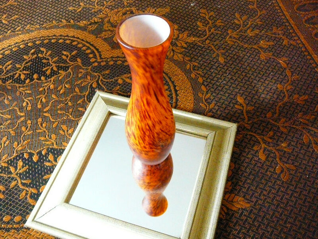 mignon vase solifleur 8"/20cm, forme tulipe style Murano ambre dans Art et objets de collection  à Ville de Montréal - Image 2