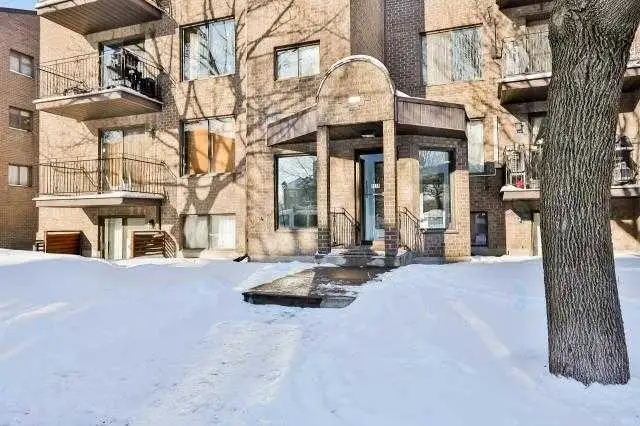 Condo 2 chambres, 1 salle de bain / 2 bedrooms, 1 bathroom condo