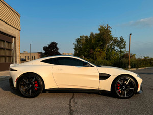 2020 Aston Martin Vantage Black