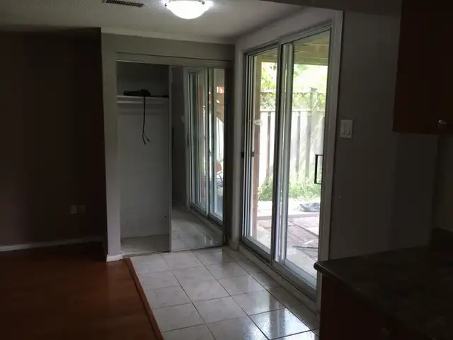 1 Bedroom Walkout Apartment  in Long Term Rentals in Mississauga / Peel Region - Image 5