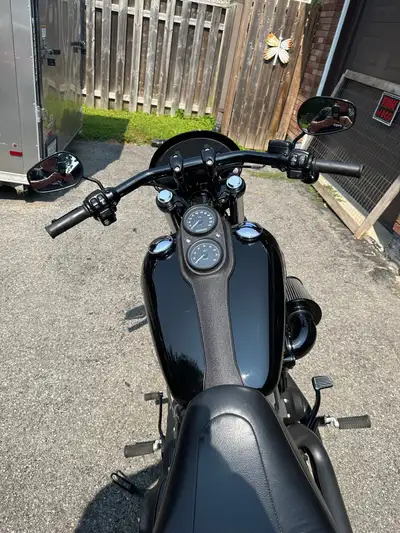 2017 low rider rider S, absolutely mint, Vance and Hines pipes, 2 seats. 11km $20,000 Or BO