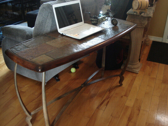 Table Console, Céramique. in Other Tables in Granby