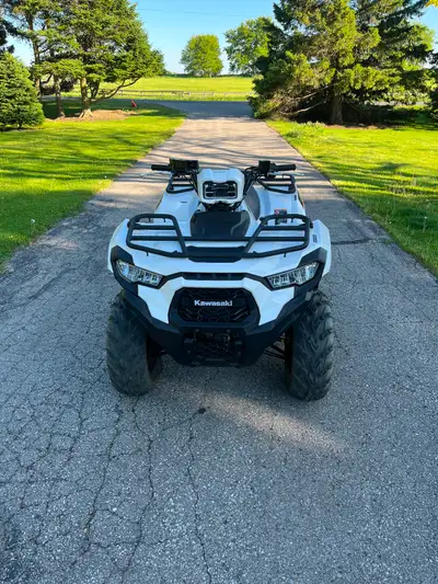 2025 Kawasaki Brute Force 450 with only 7hrs and 91km. 443cc liquid cooled 4 stroke Fully automatic...