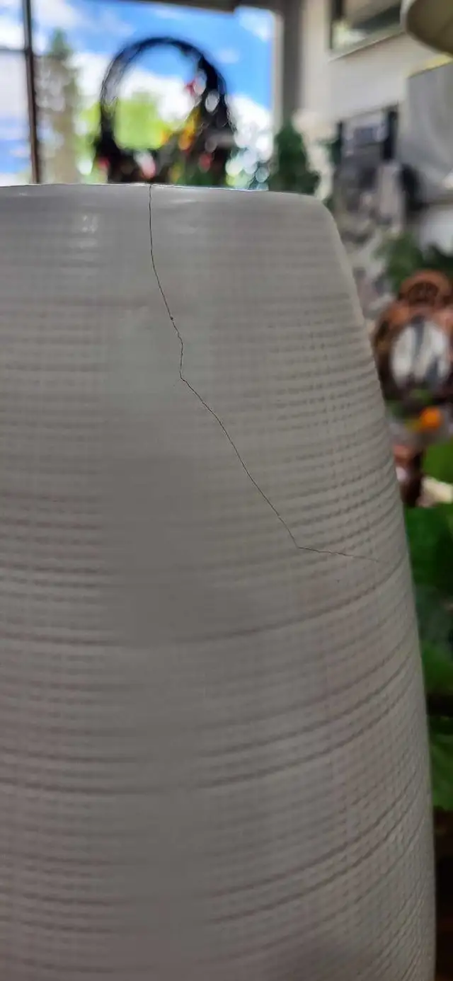 White Textured Decorative Vase 14' in Home Décor & Accents in Calgary - Image 3