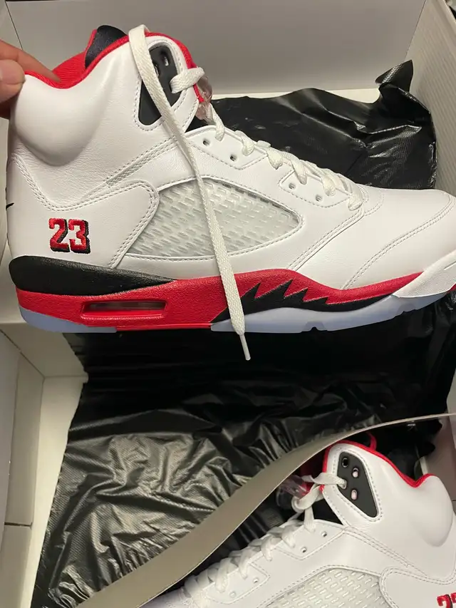 Nike Air Jordan 5 in Men's Shoes in City of Toronto - Image 2