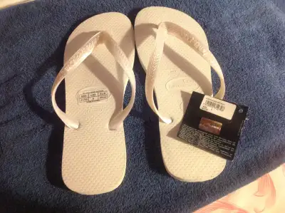 Havaianas Metallic sandals NWT size 9, View more
