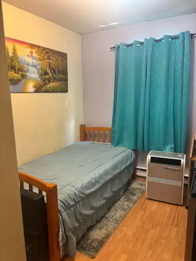 Available: Private Bedroom in a townhouse setting, upper floor. Looking for FEMALE ONLY. Shared acco...
