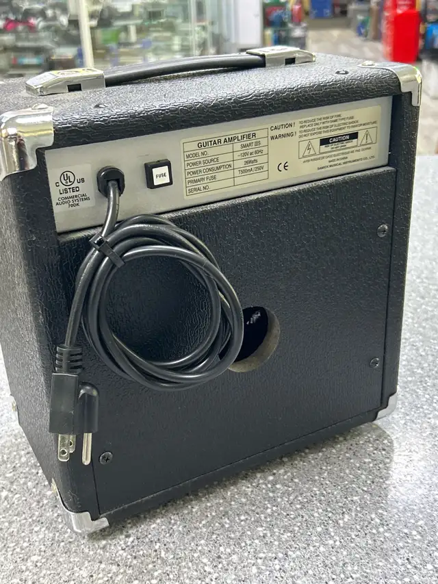 Silvertone Smart IIIS Guitar Amplifier in Amps & Pedals in Oshawa / Durham Region - Image 4