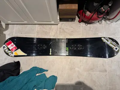 Get ready to carve up the slopes with this Option V2 159 snowboard. This board has been used once, a...