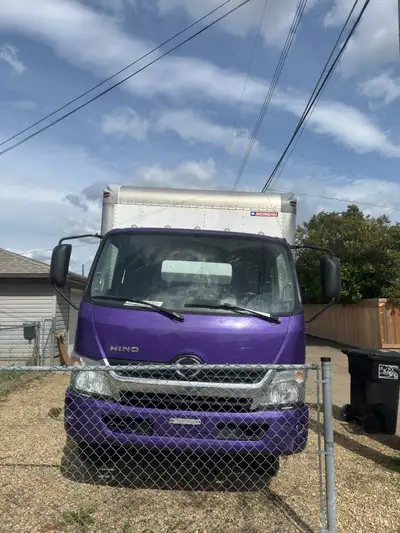 Hino 195 4x2 20fit clean 203xxx km all brand new breaks and tires very clean truck 35.500$+gst Conta...