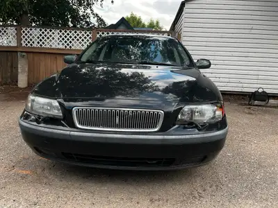 2001 Volvo S60 VIN: YV1RS61R312088799 NA 5 cylinder 2.4L Needs an alternator, No AC, has heat and he...