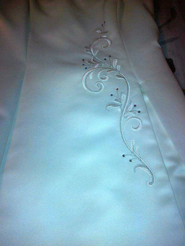 White/Ivory elegant wedding dress size 8 in Wedding in Sudbury - Image 2