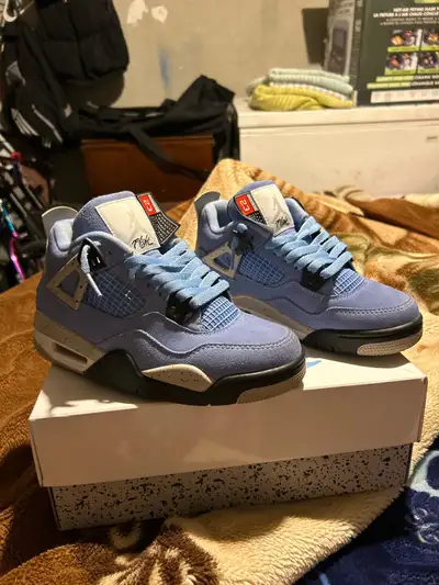 It’s in good condition, but it has been used No stains not dirty and if you wanna buy it add me on S...