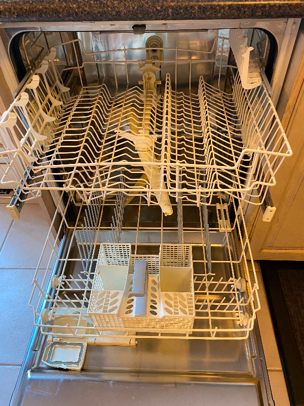 Whirlpool Gold Dishwasher in Dishwashers in Mississauga / Peel Region - Image 4