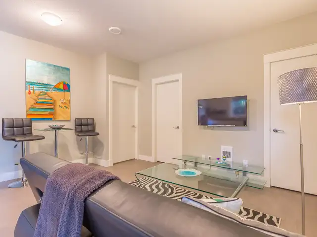 1 Bed, 1.5 Bath House incl utilities on Lake until June 30, 2026 in Long Term Rentals in Vernon - Image 14