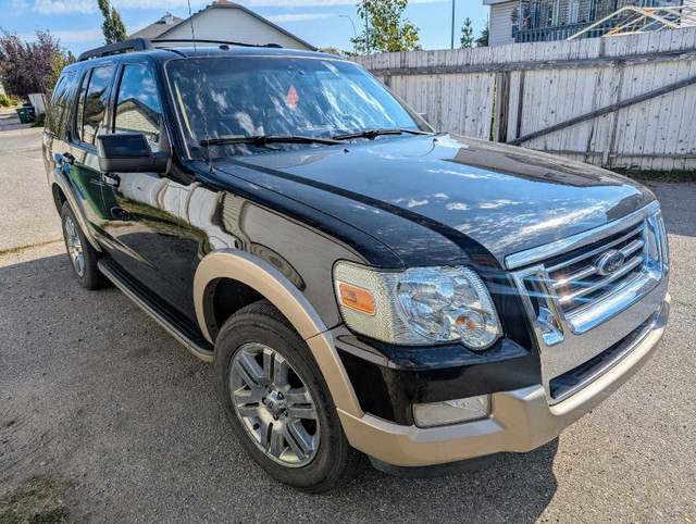 2010 Ford Explorer Eddie Bauer 4.0 in Cars & Trucks in Calgary