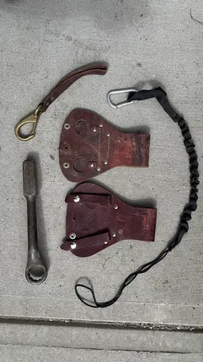 Handy set of lineman tools. Has two leather holsters for your spud. big wrench included. Also a leat...