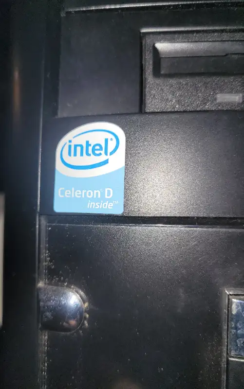 Intel Celeron D LG computer tower. Desktop computer. CPU. PC. in Desktop Computers in St. Albert - Image 3